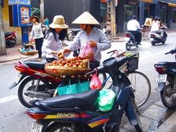 fruit vendors in vietnam