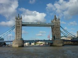 london bridge with towers