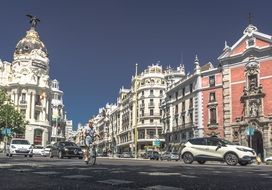 traffic on the streets of old madrid