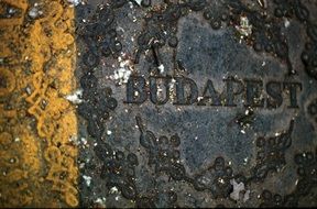 the inscription on the hatch in Budapest