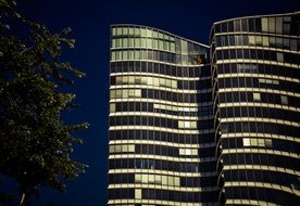 office building in DÃ¼sseldorf at night