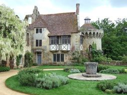 Scotney Castle as an English country house
