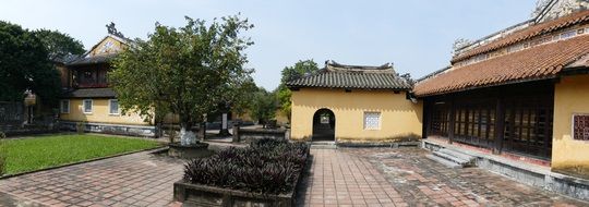 royal palace in vietnam