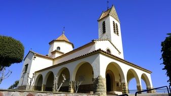 places of worship near the Temple of Lourdes