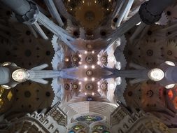 amazing Ñeiling of Cathedral Sagrada familia