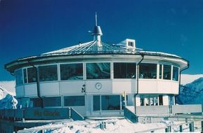 revolving restaurant in the sunny alps