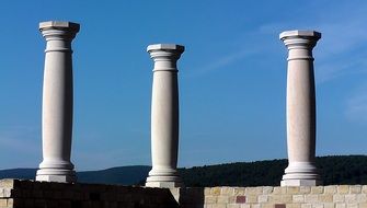 columns as ancient architecture