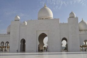 facade of grand mosque in Abu Dhabi