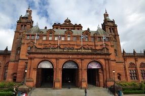 facade of the Kelvingrove art gallery and museum