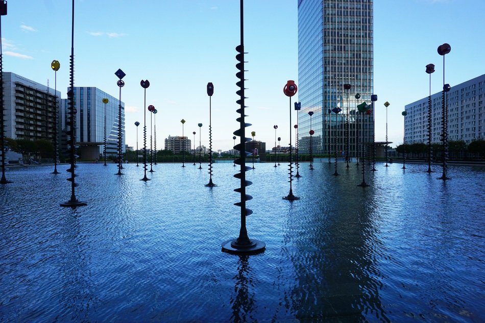 La DÃ©fense is a business suburb in Paris