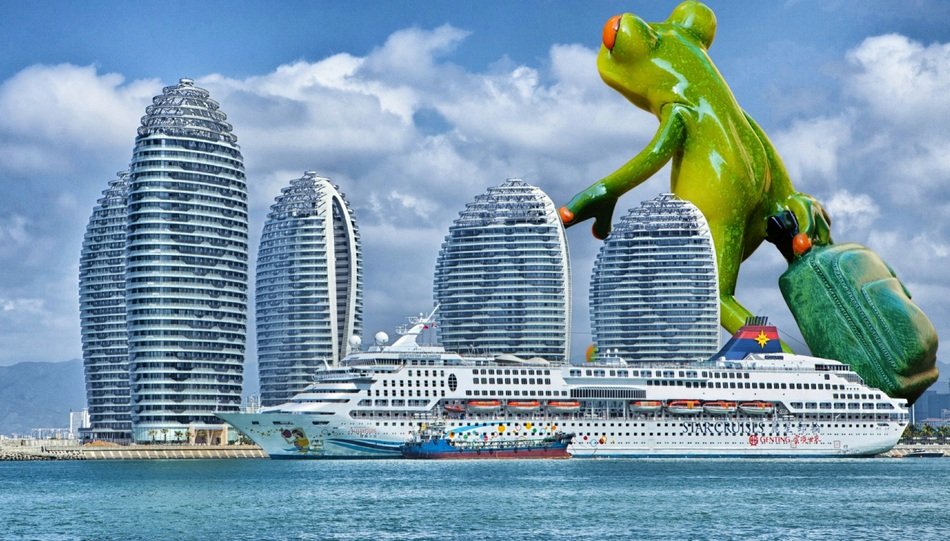 green frog on the background of the big city