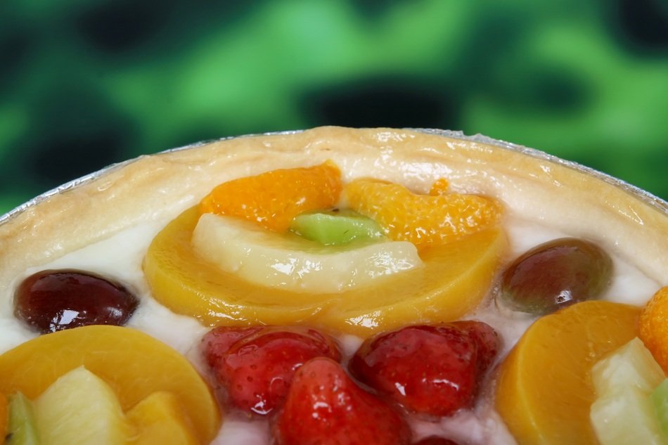 fresh fruit on the cake