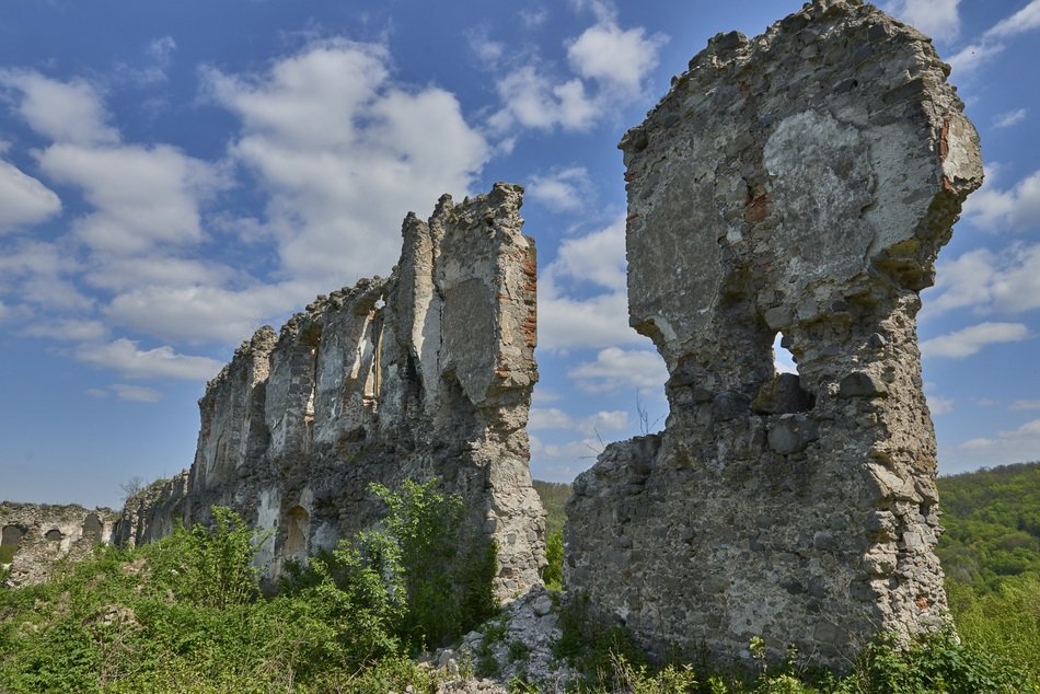 ruins of beautiful Čabraď Castle