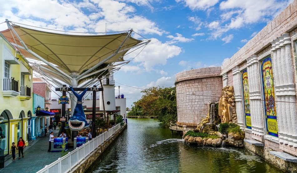 La Isla Shopping Village