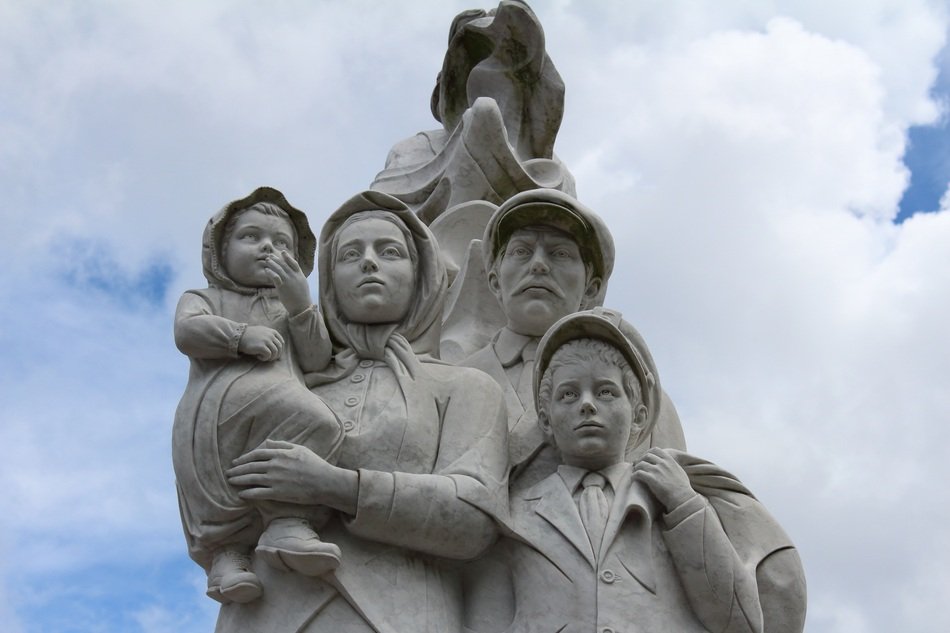 monument to immigrants in new orleans
