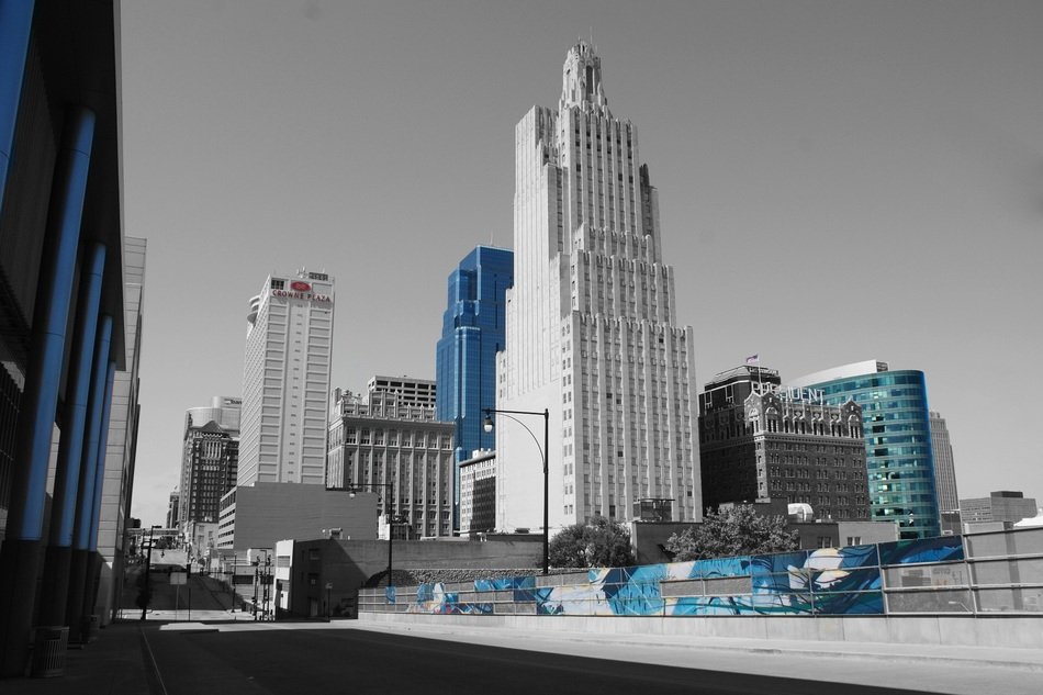 white skyscraper in Kansas city