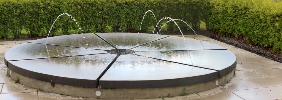 round water fountain