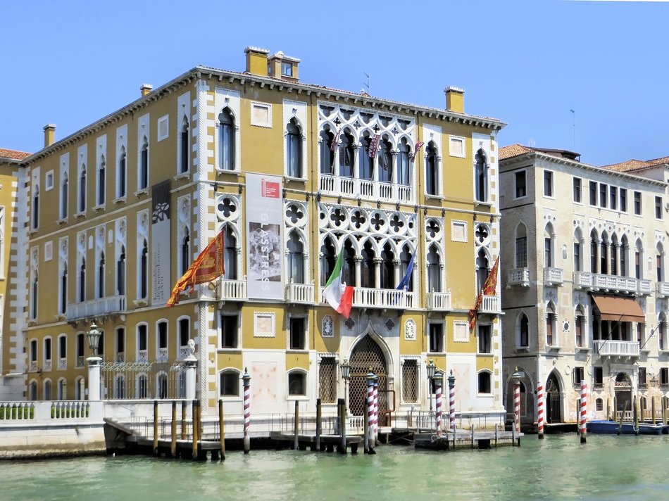 architecture of venice along the grand canal