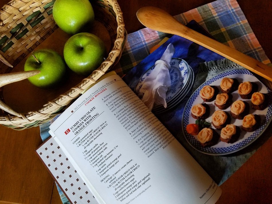 book with recipes and apples on the table