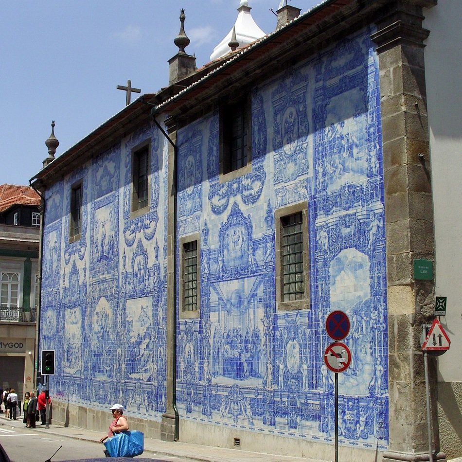 Picture of blue facade in Portugal