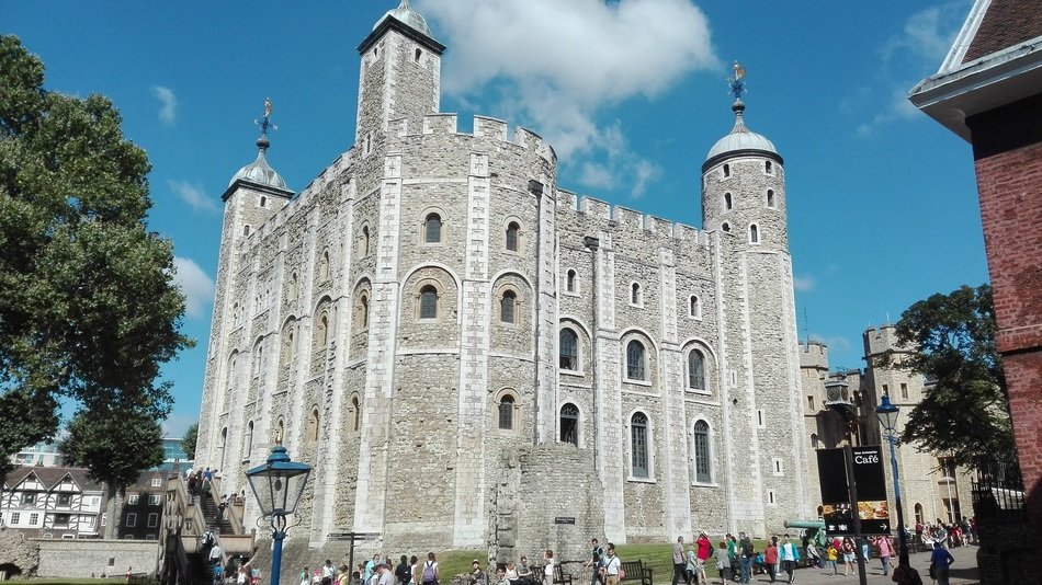 middle ages castle in london