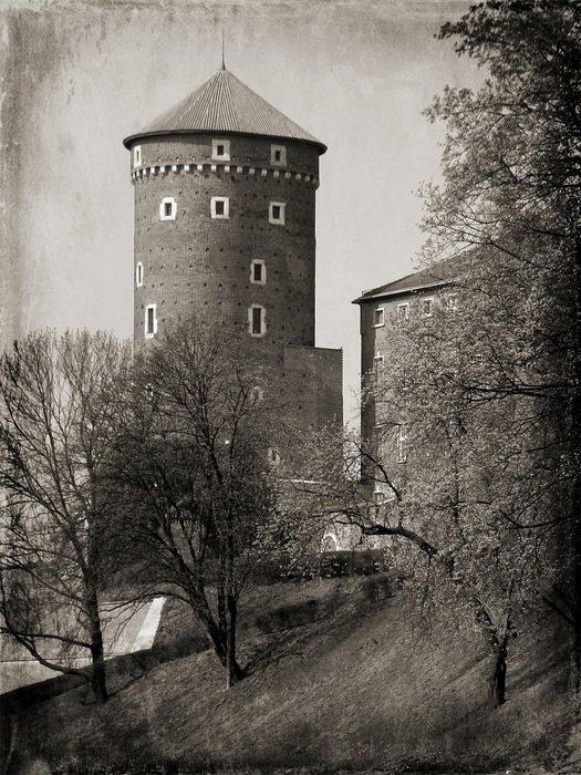 Black and white photo of Wawel castle in Krakow