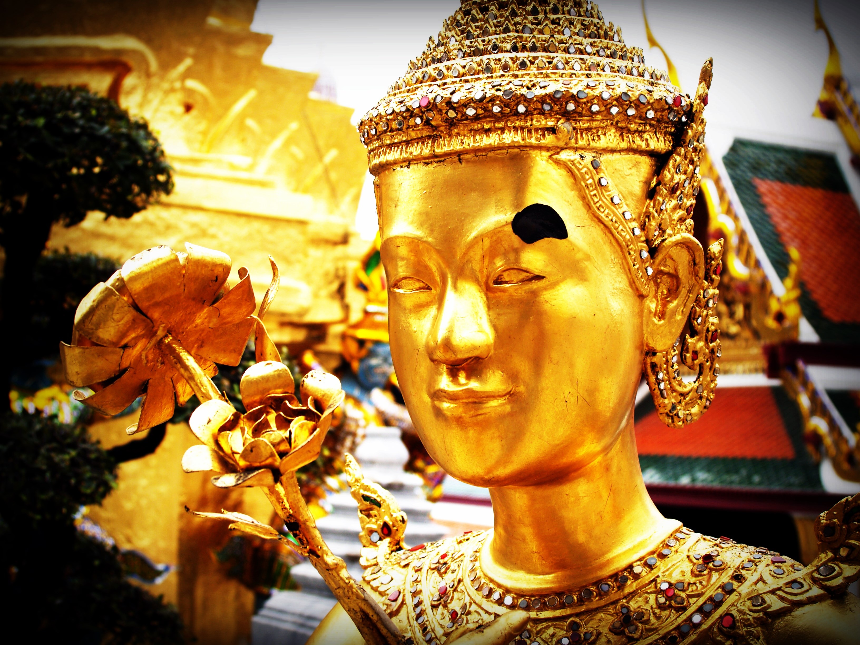 Giant golden sculpture in thailand free image download