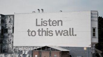 Street Art listen to this wall