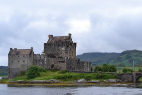 castle by the river in scotland