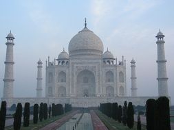 alley in front of taj mahal in india