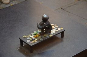 monument in the form of kopecks on the table