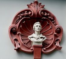 architectural details bust in the seashell