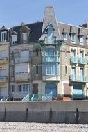 Kayo sur Mer building on the beach