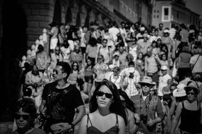 monochrome picture of crowd of people in Italian city