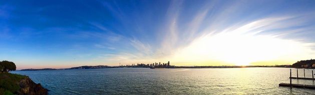 the bright rays of the sun over the horizon in seattle