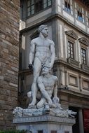 statues of people near the building in italy