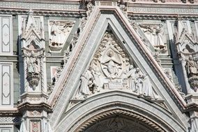 Beautiful ornamental grooving on the walls of the Florentine cathedral