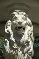 statue of a lion near the fountain
