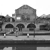 Black and white photo of the Camden Bridge in London