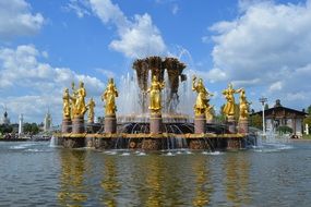 peoples' friendship fountain showplace