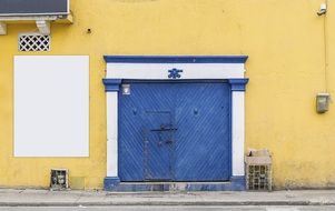 blue colonial doors of a house in cartagena