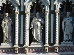 Duomo in Florence, statues