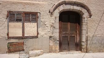 old front door to a house in the south of france