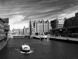 Hamburg waterways black and white