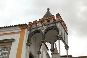 arches in the architecture of the portuguese city of Ãvora