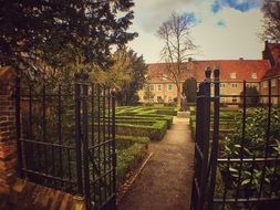 building and garden in the city of Prinsenhof
