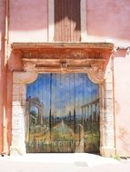 painted on the wooden entrance doors of the building in Roussillon