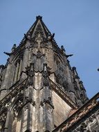 Dom Building