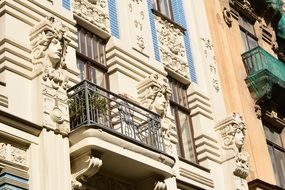 house with stone faces