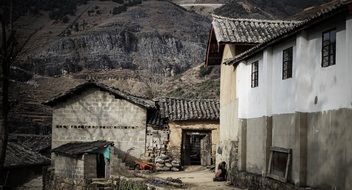 houses in the countryside on a background of mountains